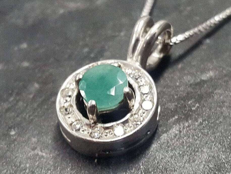 Natural Emerald Pendant made in 925 Sterling Silver with Round Natural Green Emerald in Halo setting, May Birthstone gift idea, symbolizes growth, harmony, and deep emotional healing, ideal for everyday wear and perfect for birthday gifting and special occasions.
