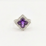 Elegant Natural Amethyst Ring in 925 Silver, showcasing a round amethyst in a stunning halo design, perfect for gifting.