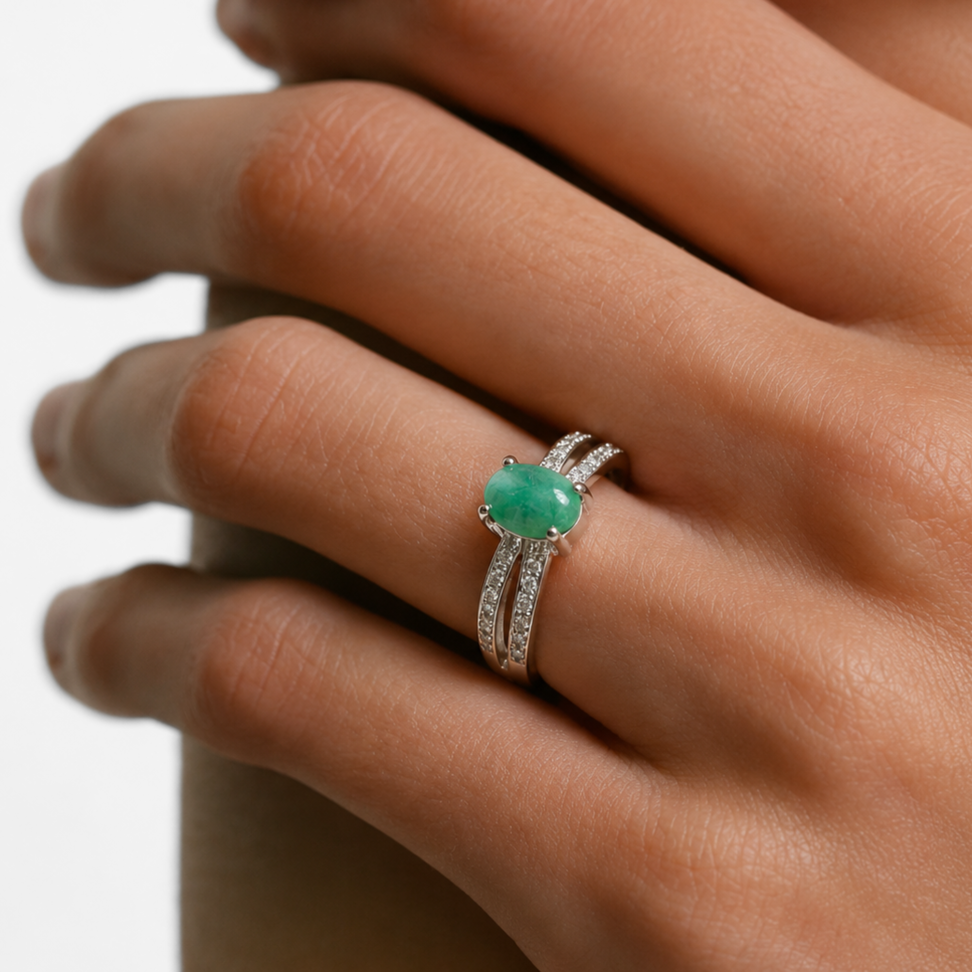 Elegant 925 Sterling Silver Natural Emerald Ring, features a stunning oval green emerald, perfect for birthdays and special occasions.