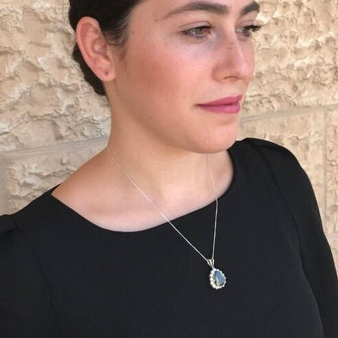 Emerald pendant in 925 sterling silver, featuring a pear-shaped emerald, perfect for May birthdays and special occasions.