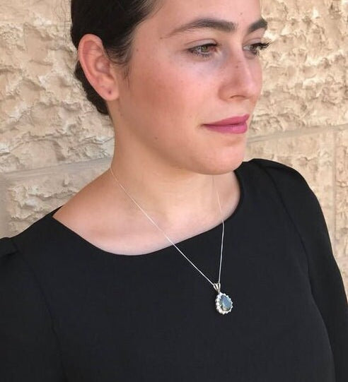 Emerald pendant in 925 sterling silver, featuring a pear-shaped emerald, perfect for May birthdays and special occasions.