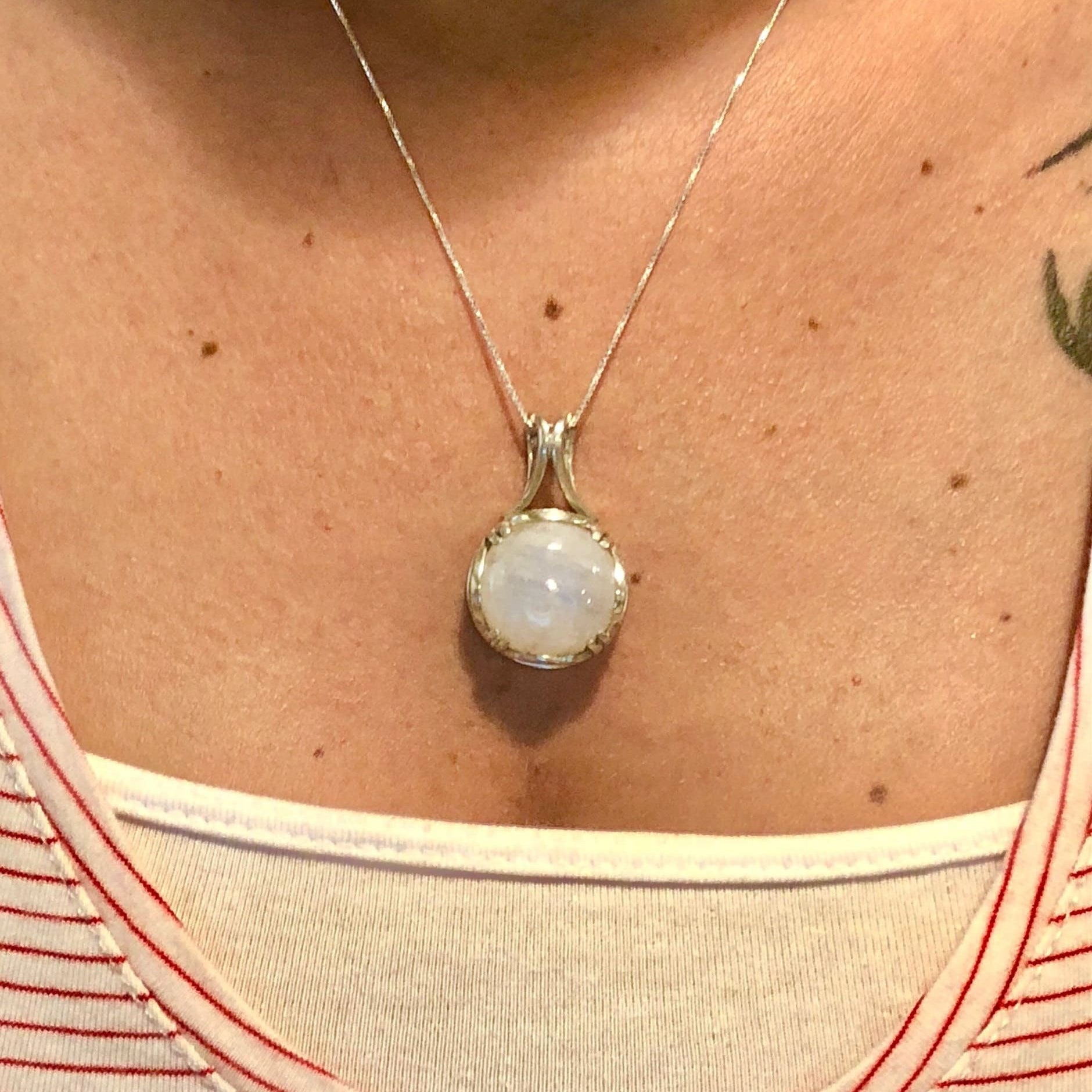 Round Moonstone Pendant, Rainbow Moonstone, Large Moonstone, June Birthstones, June Pendant, Vintage Pendants, Moonstone, Silver Pendant