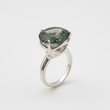 Elegant Green Diamond Ring - Chic Round Vintage Style in 925 Sterling Silver, ideal for birthdays and meaningful occasions.