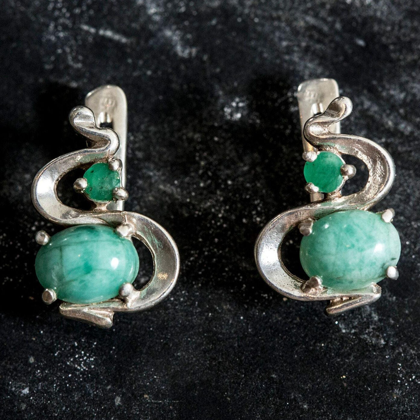 Natural Emerald Earrings made in 925 Sterling Silver with Oval Natural Green Emerald in Prong setting, May Birthstone gift idea, symbolizes growth, harmony, and deep emotional healing, ideal for everyday wear and perfect for birthday gifting and special occasions.