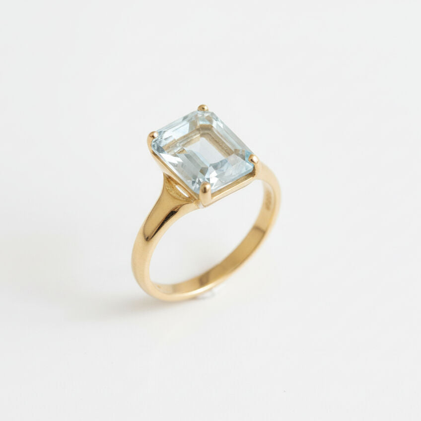 Natural Blue Topaz Ring made in 18k Gold Vermeil with Natural Sky Blue Topaz in setting, December Birthstone gift idea, symbolizes clarity, emotional balance, and truth, ideal for everyday wear and perfect for birthday gifting and special occasions.