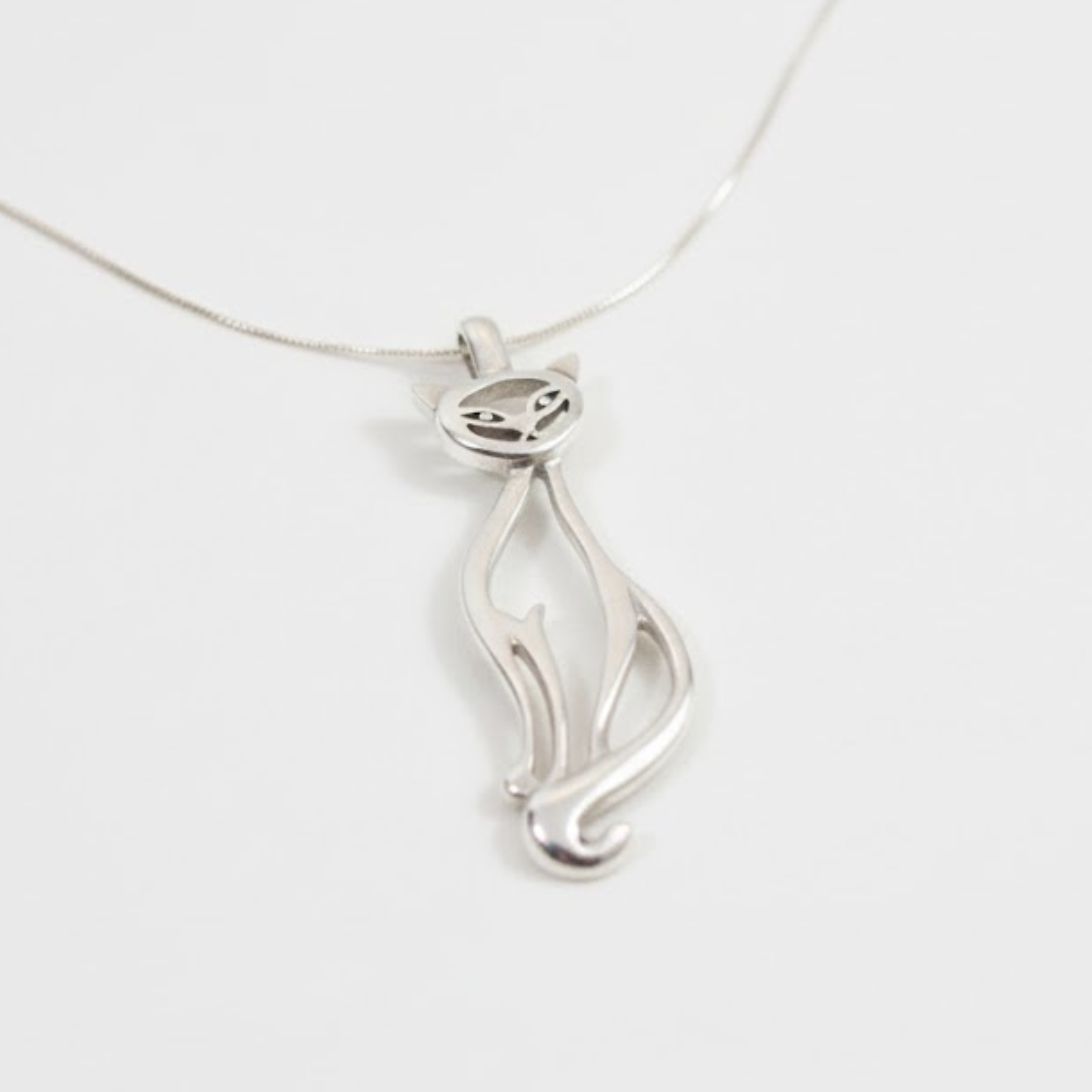 Charming Large Cat Pendant Necklace in 925 Sterling Silver, a delightful gift for cat lovers on any occasion.