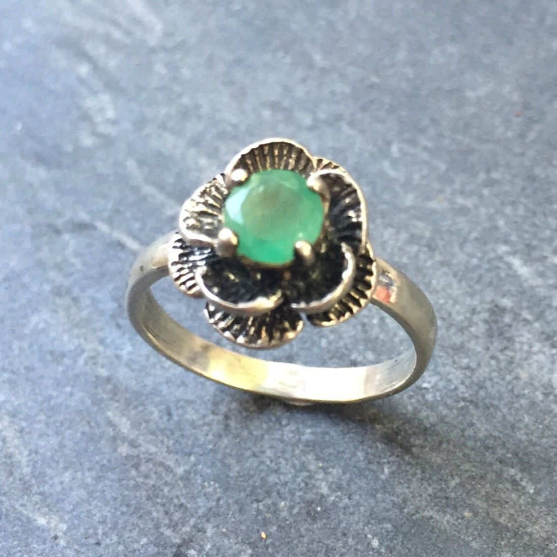 Vintage Flower Ring, Emerald Ring, Natural Emerald, May Birthstone, May Ring, Natural Emerald Ring, Green Rose Ring, Solid Silver Ring