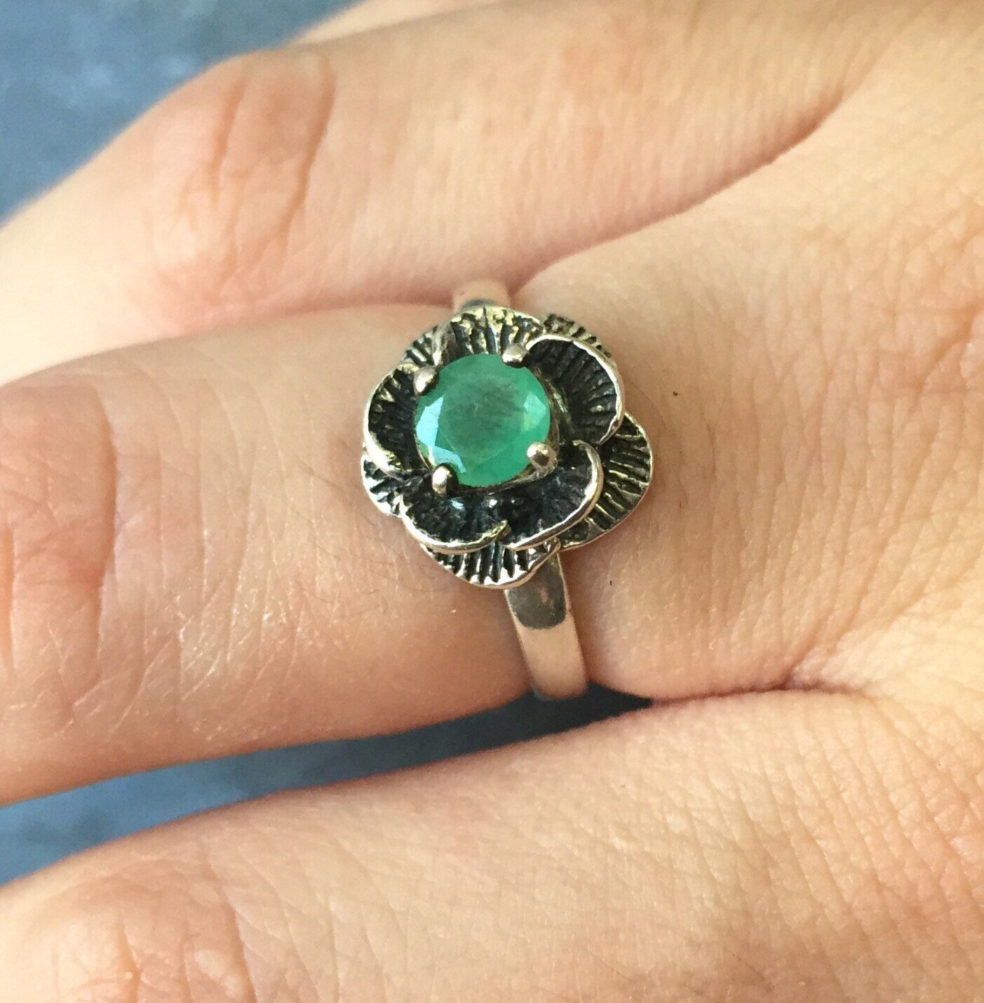 Elegant 925 Sterling Silver Natural Emerald Ring featuring a round green emerald, perfect for May birthdays and special occasions.