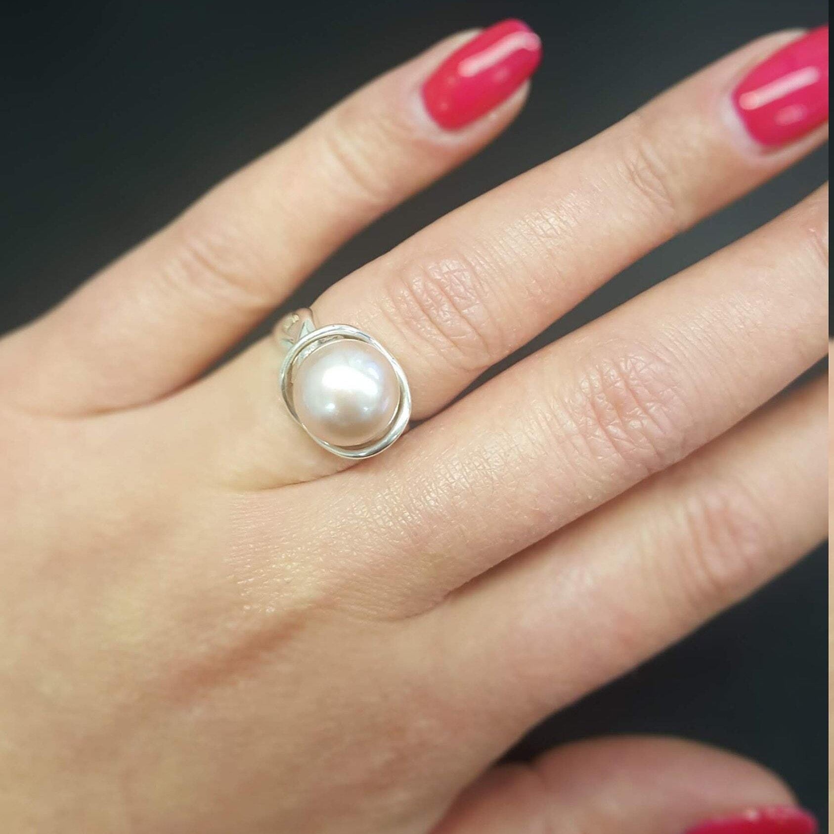Pearl Ring, Beige Pearl, Natural Pearl Ring, June Birthstone, Vintage Pearl Ring, Vintage Style, June Ring, Solid Silver Ring, Pearl