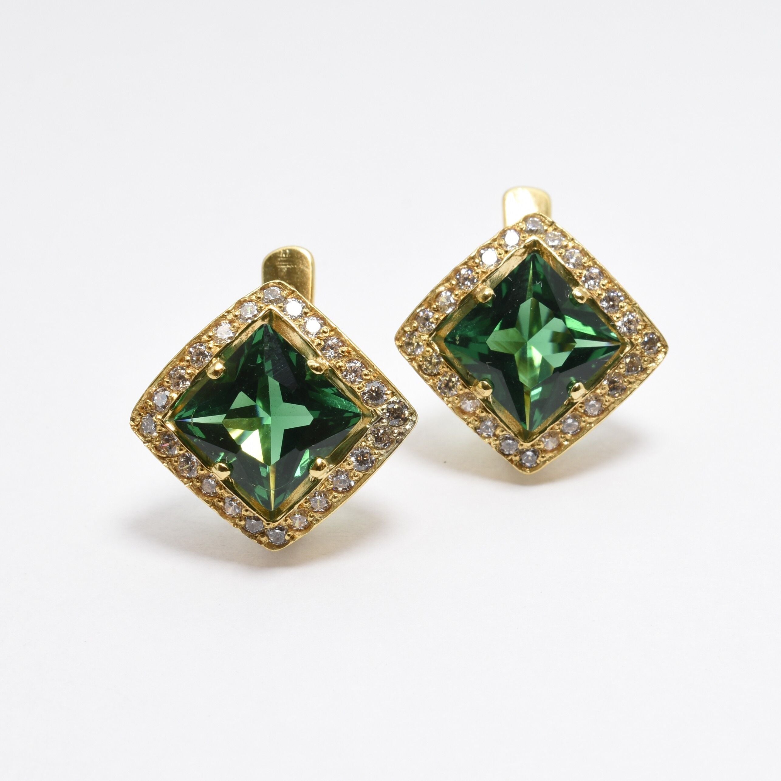 Chic Created Emerald Earrings in 18k Gold Vermeil, a unique May birthstone gift choice for her special day and daily elegance.