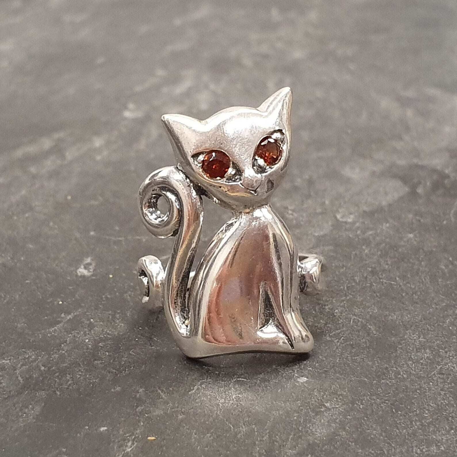 Silver Cat Ring, Natural Garnet, Animal Ring, Vintage Ring, Statement Ring, Long Ring, Kitten Ring, Elegant Cat Ring, Solid Silver Ring