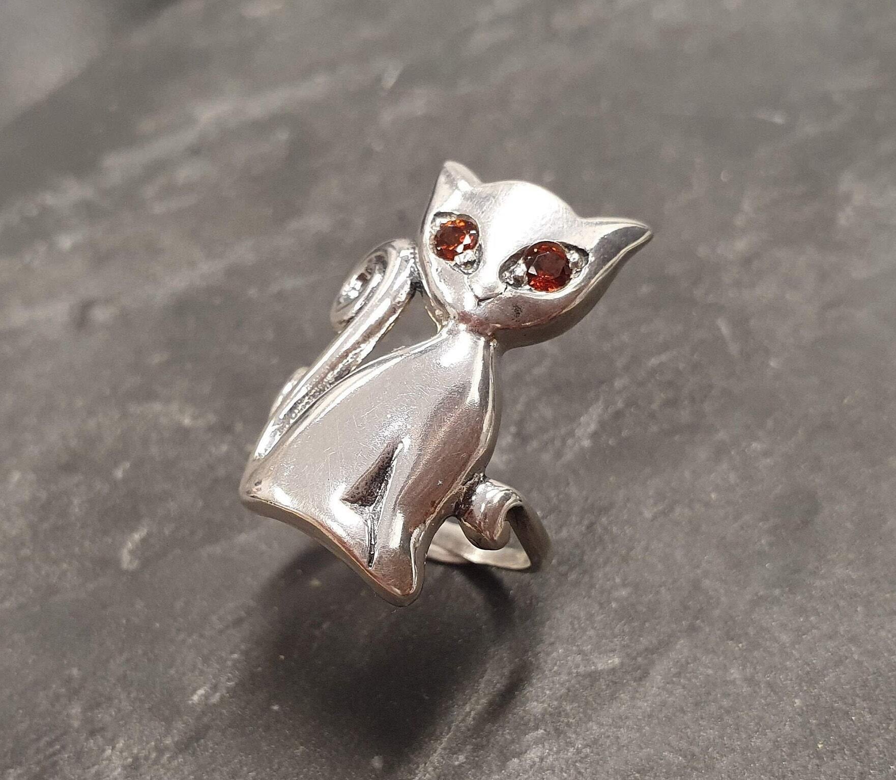 Silver Cat Ring, Natural Garnet, Animal Ring, Vintage Ring, Statement Ring, Long Ring, Kitten Ring, Elegant Cat Ring, Solid Silver Ring