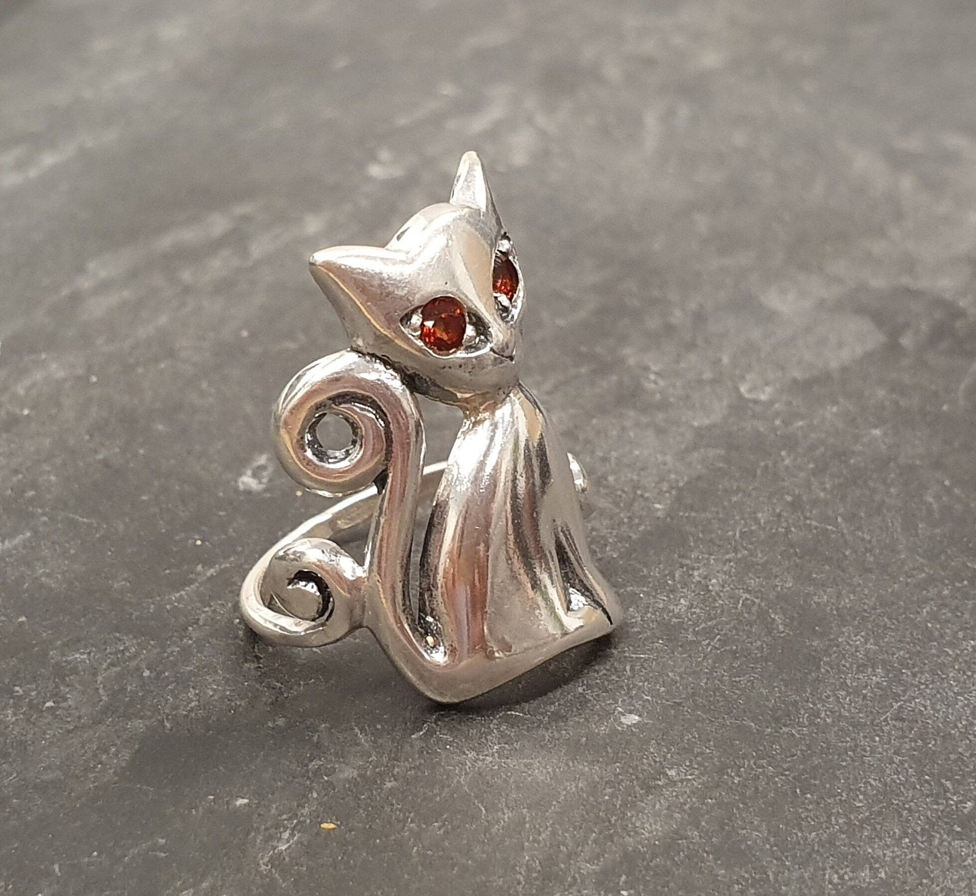 Silver Cat Ring, Natural Garnet, Animal Ring, Vintage Ring, Statement Ring, Long Ring, Kitten Ring, Elegant Cat Ring, Solid Silver Ring