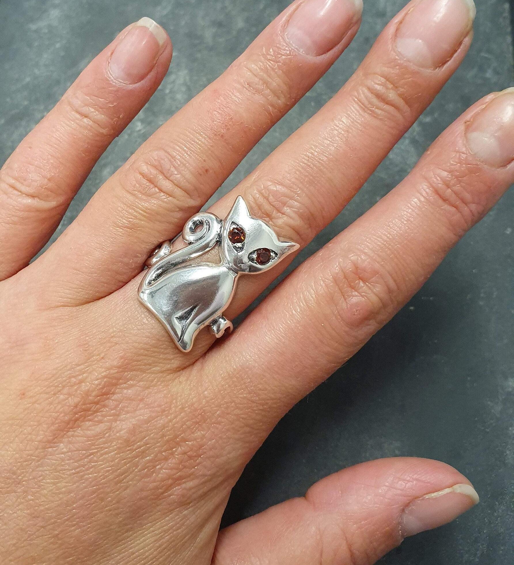 Silver Cat Ring, Natural Garnet, Animal Ring, Vintage Ring, Statement Ring, Long Ring, Kitten Ring, Elegant Cat Ring, Solid Silver Ring