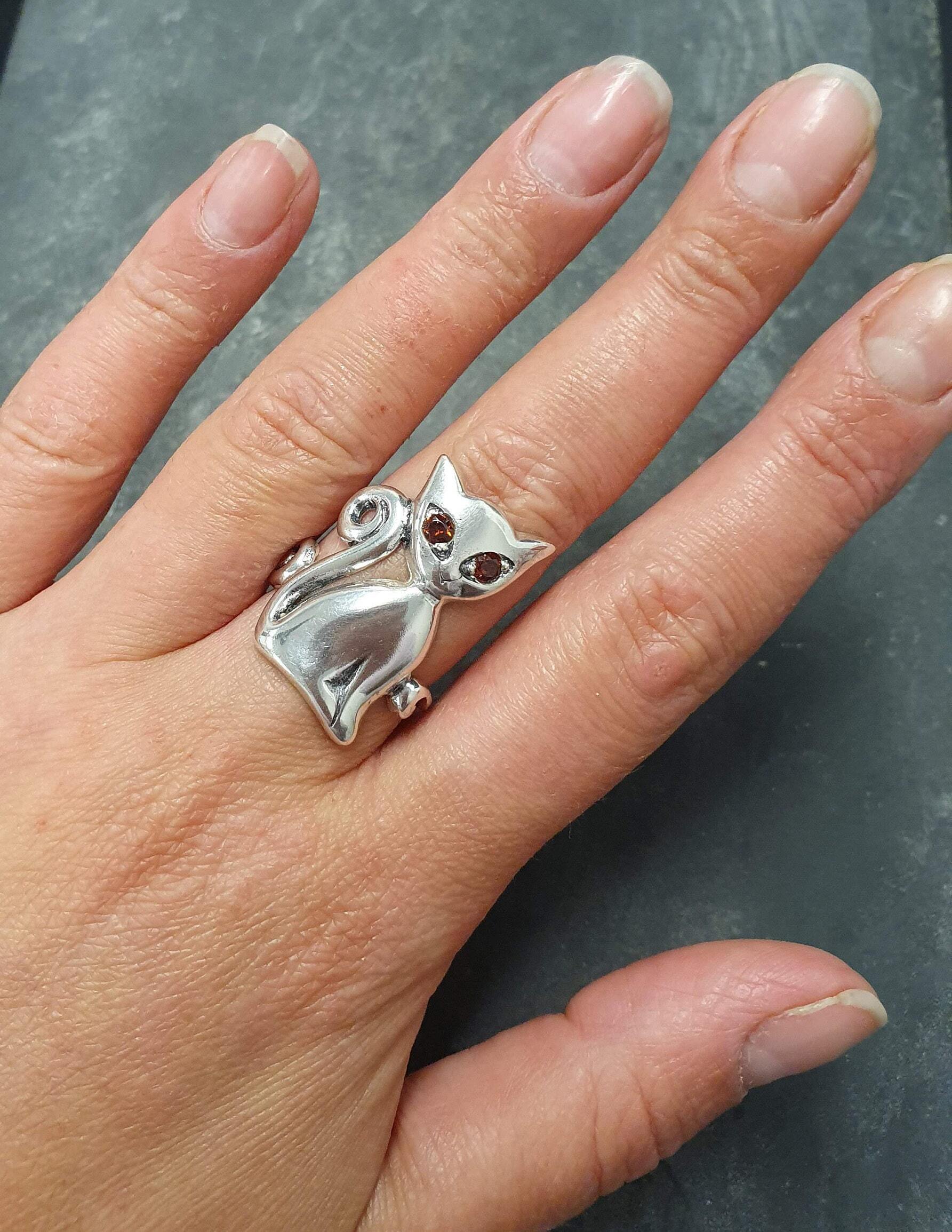 Silver Cat Ring, Natural Garnet, Animal Ring, Vintage Ring, Statement Ring, Long Ring, Kitten Ring, Elegant Cat Ring, Solid Silver Ring