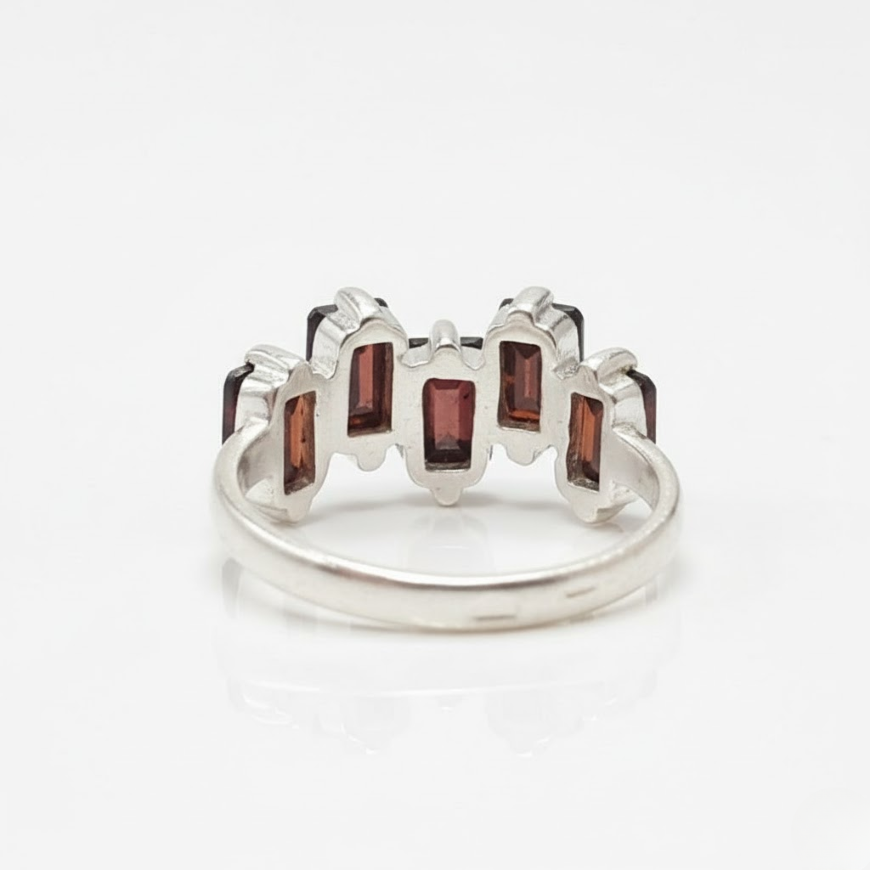 Stunning natural garnet ring in sterling silver, symbolizes love and passion, ideal for daily wear and special celebrations.
