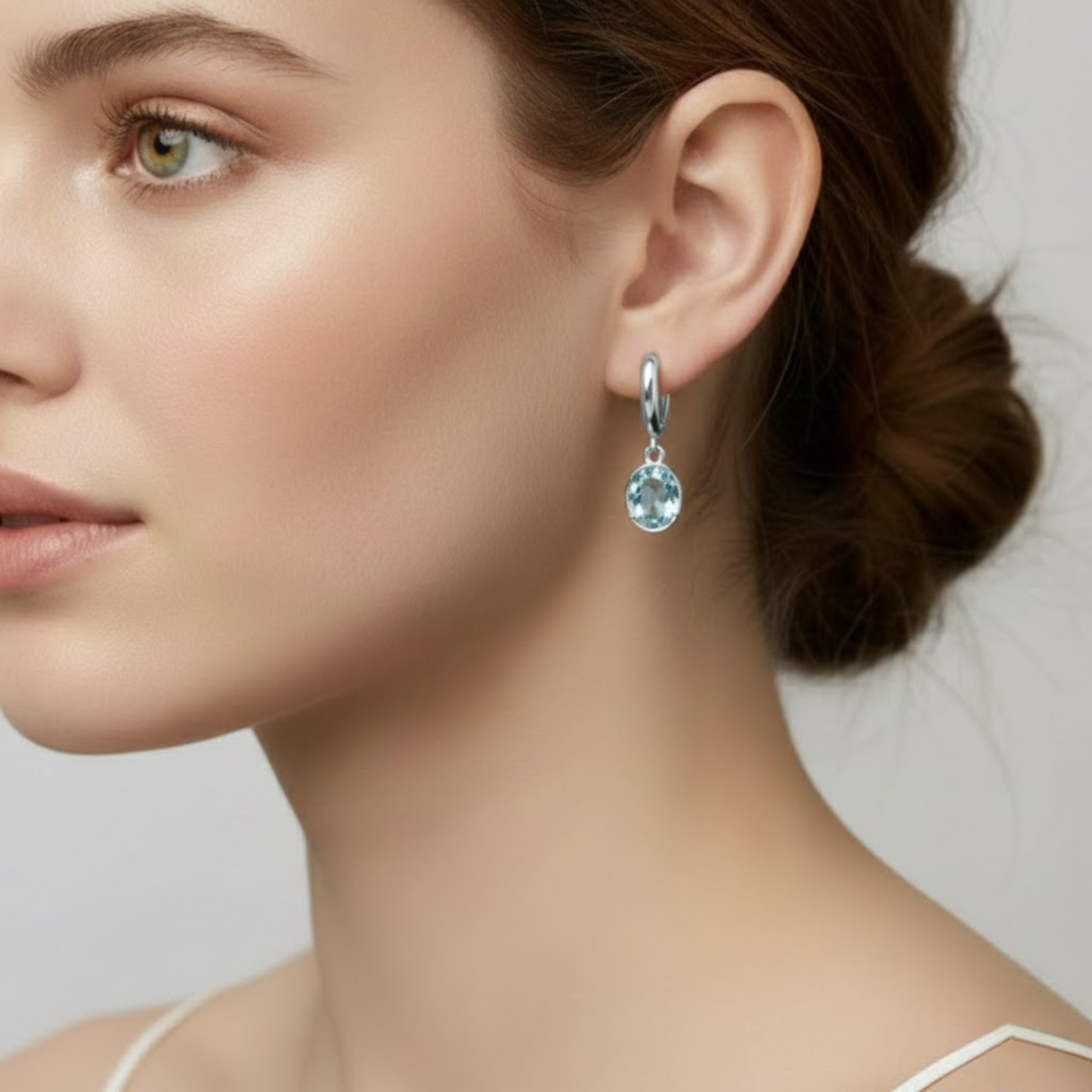 Elegant Aquamarine Earrings in 925 Sterling Silver, featuring a vibrant blue stone, perfect for birthdays and special occasions.