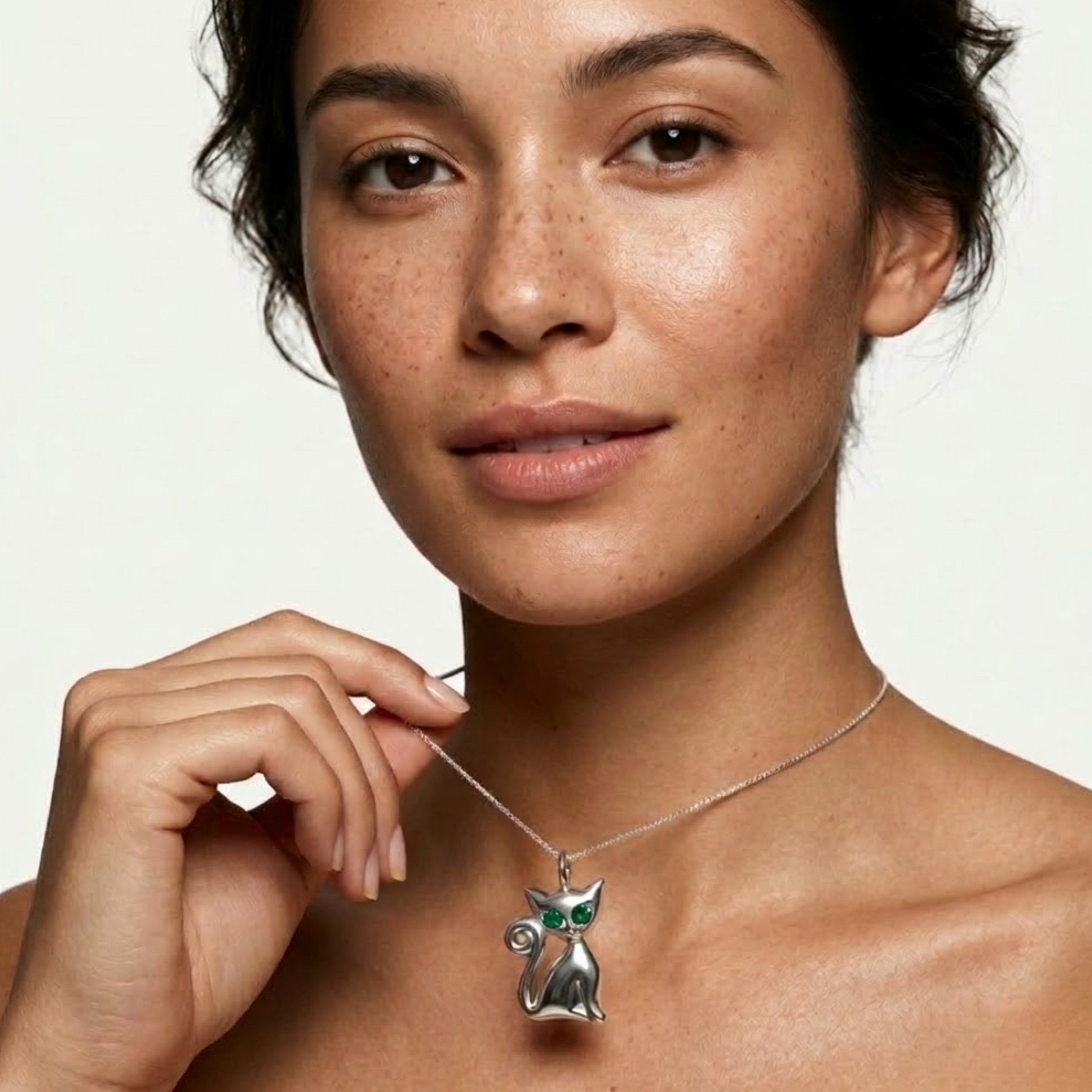Elegant 925 Sterling Silver Natural Emerald Pendant, ideal for May birthdays and symbolizes growth and harmony. Perfect gift choice.