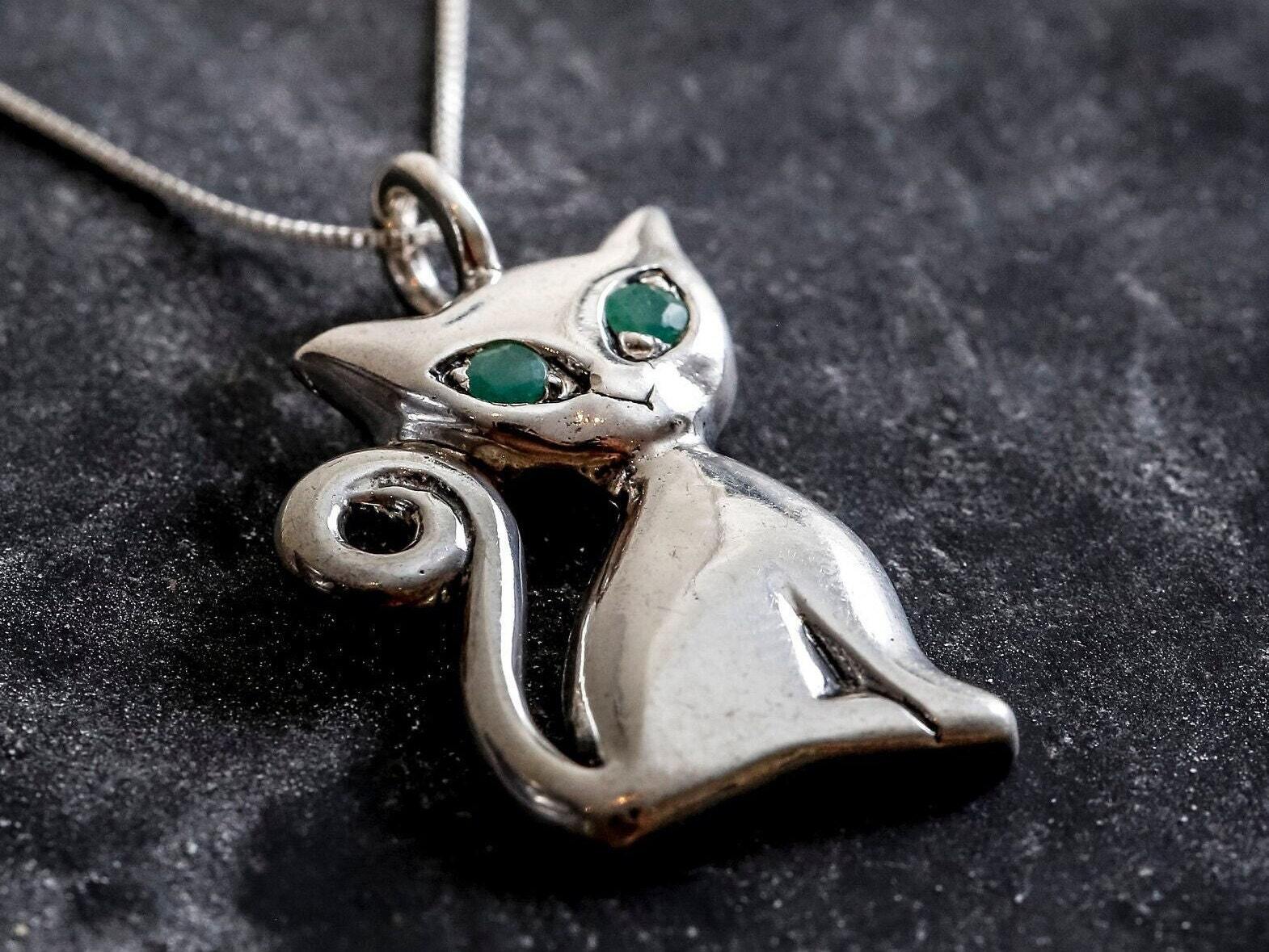 Cat Pendant, Emerald Pendant, Natural Emerald Pendant, May Pendant, Silver Pendant, May Birthstone, Artistic Pendant, Emerald, Silver Cat