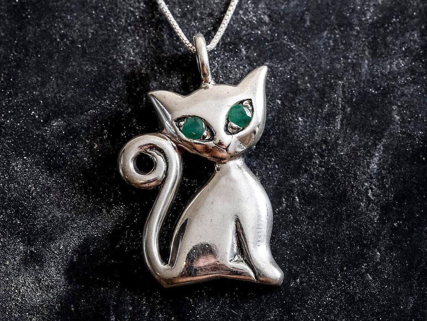 Cat Pendant, Emerald Pendant, Natural Emerald Pendant, May Pendant, Silver Pendant, May Birthstone, Artistic Pendant, Emerald, Silver Cat