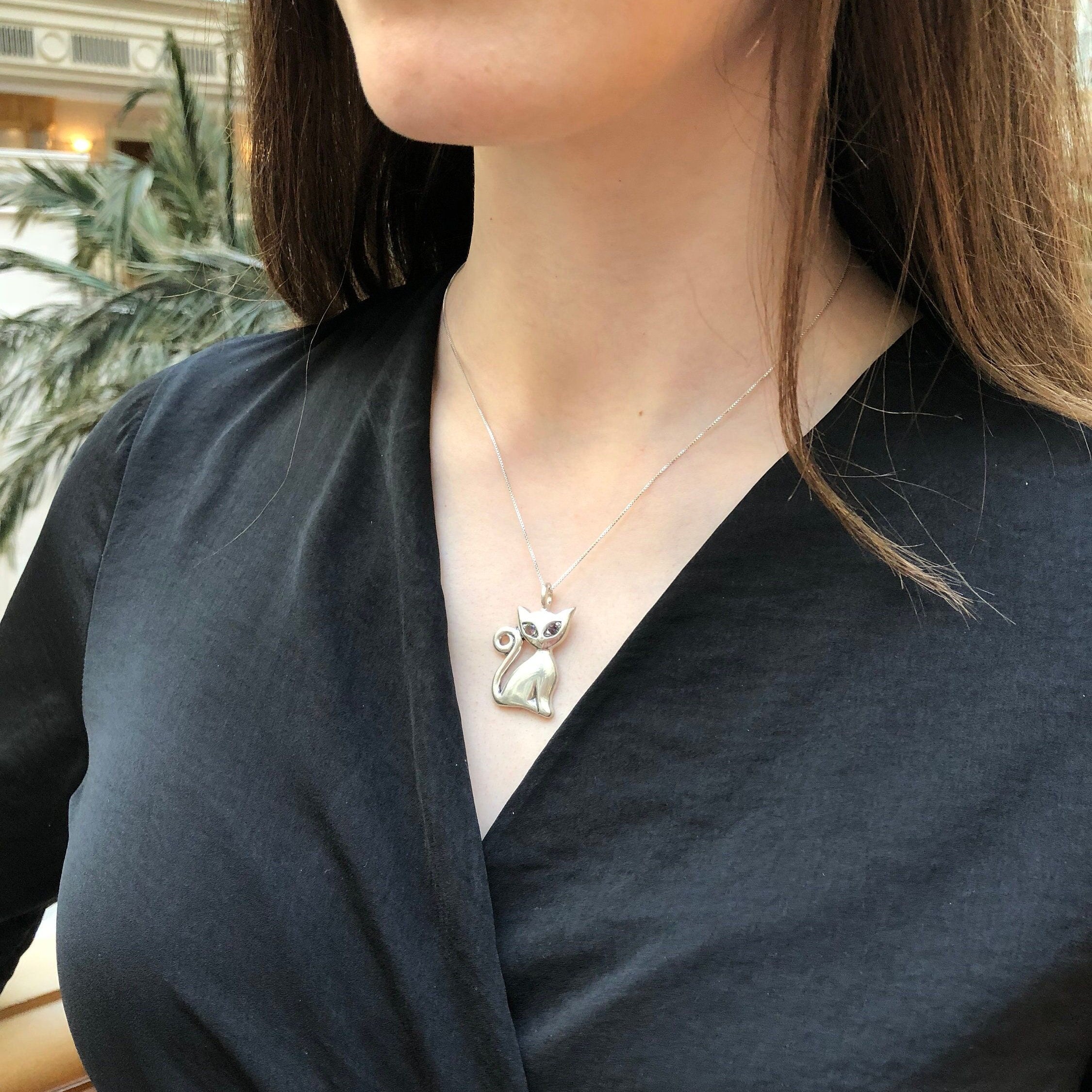 Elegant 925 Sterling Silver Natural Emerald Pendant, ideal for May birthdays and symbolizes growth and harmony. Perfect gift choice.