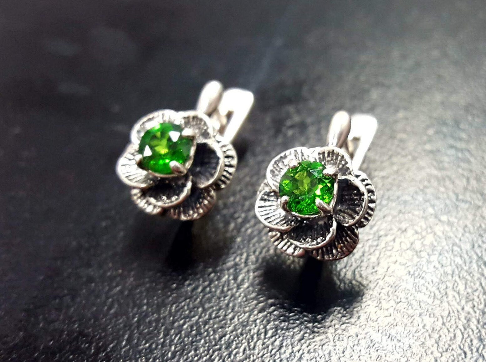 Flower Earrings, Diopside Earrings, Natural Chrome Diopside, Silver Rose Earrings, Green FlowerEarrings, Vintage Earrings, Silver Earrings