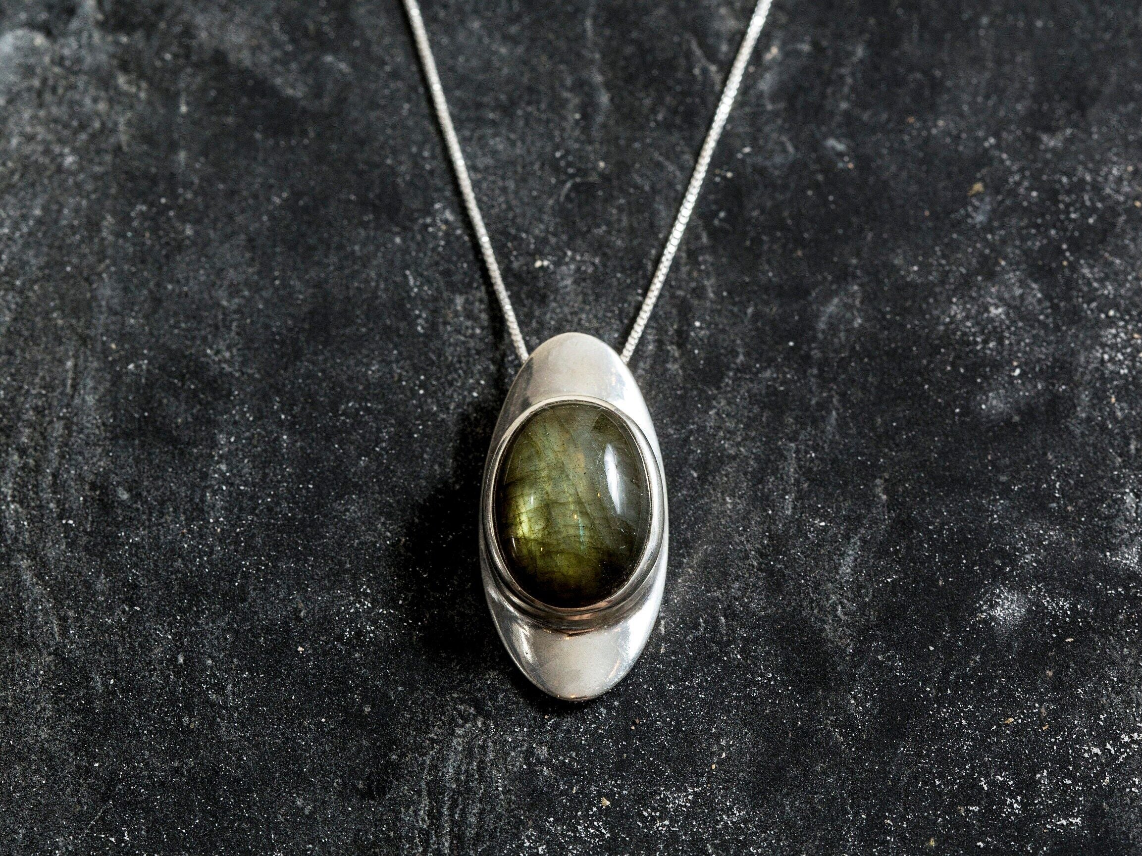 Labradorite Pendant, Boho Silver Pendant, Natural Labradorite, Green Labradorite, Healing Green Necklace, Flashy Labradorite, Solid Silver