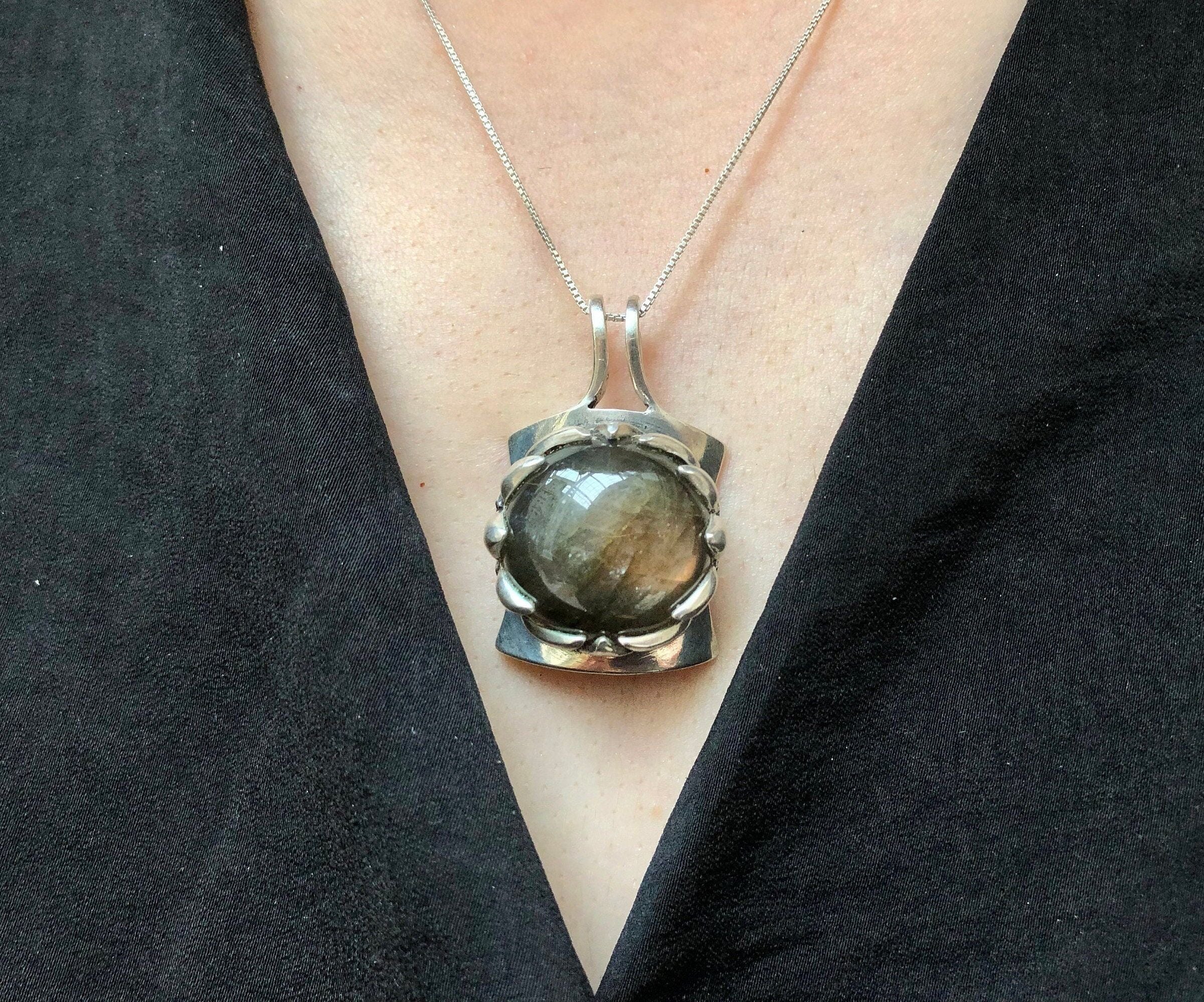 Statement Pendant, Labradorite Pendant, Natural Labradorite, Round Pendant, Unique Stone Pendant, Solid Silver Pendant, Labradorite
