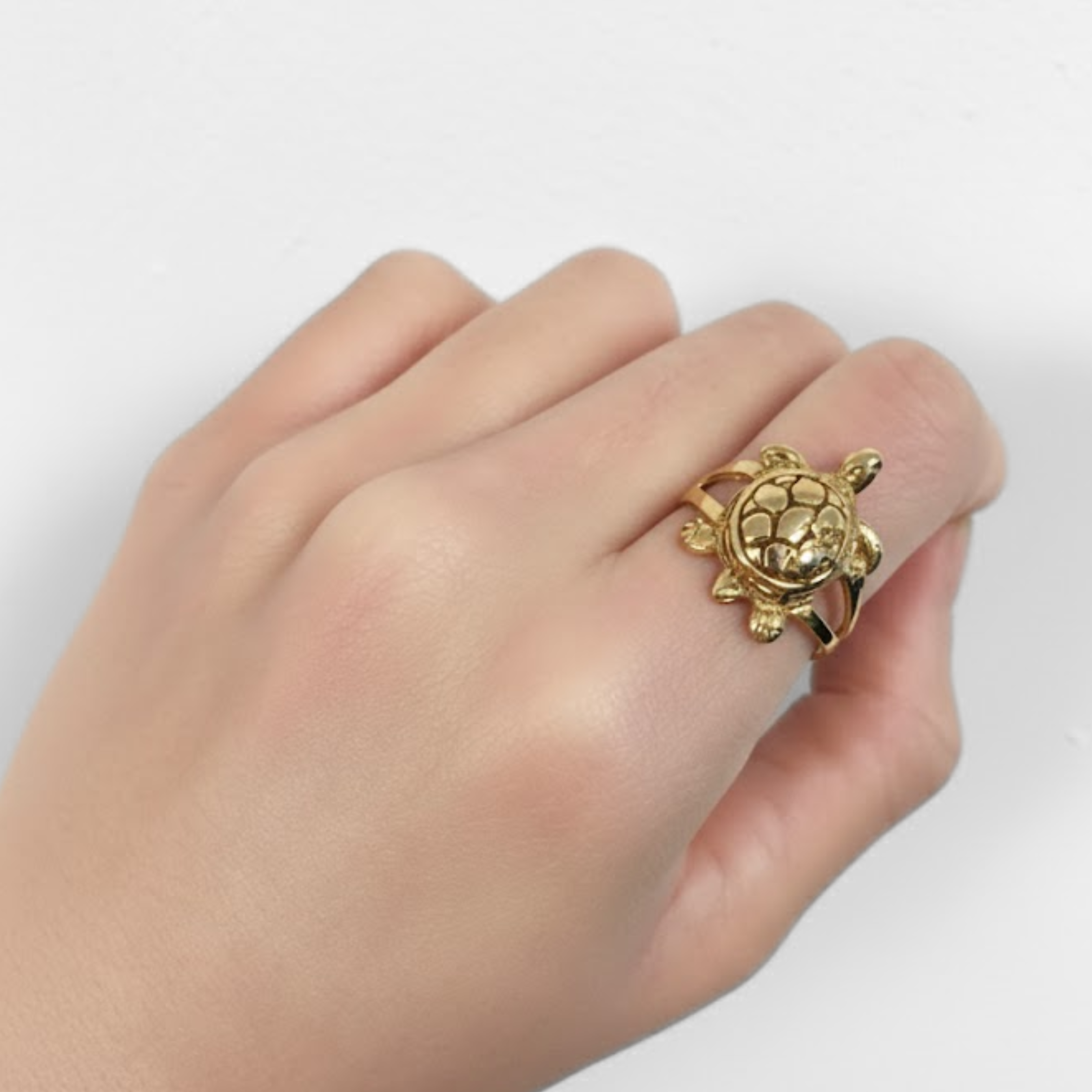Elegant Gold Turtle Ring in 18k Gold Vermeil, perfect for daily wear and special celebrations for animal lovers.