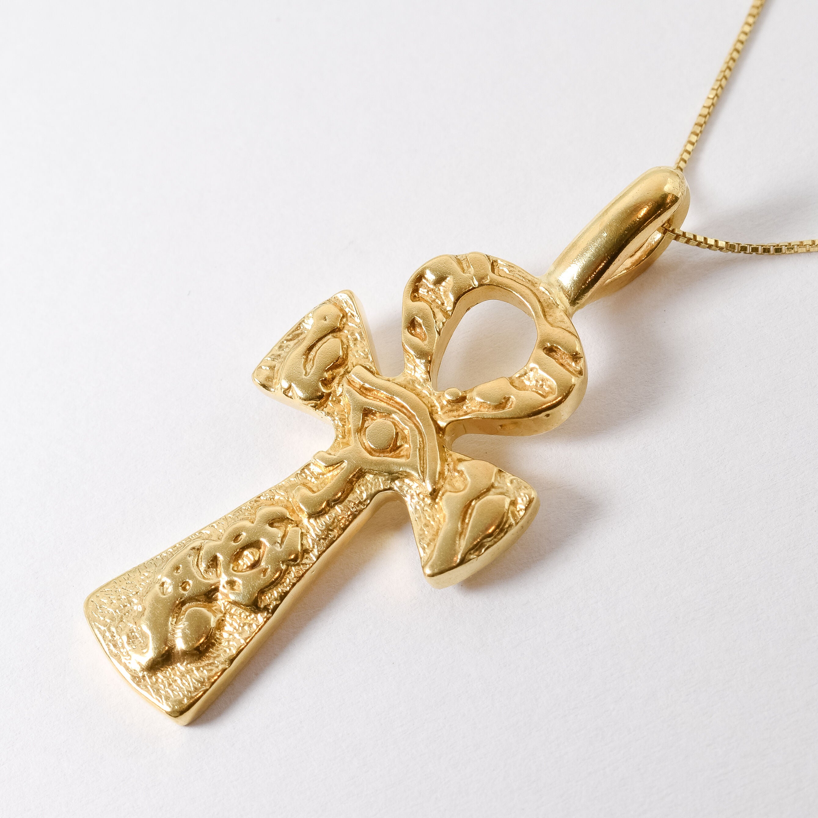 Elegant Gold Ankh Necklace - Unique cross pendant in 18k Gold Vermeil, ideal for gifts and adding flair to your outfit.