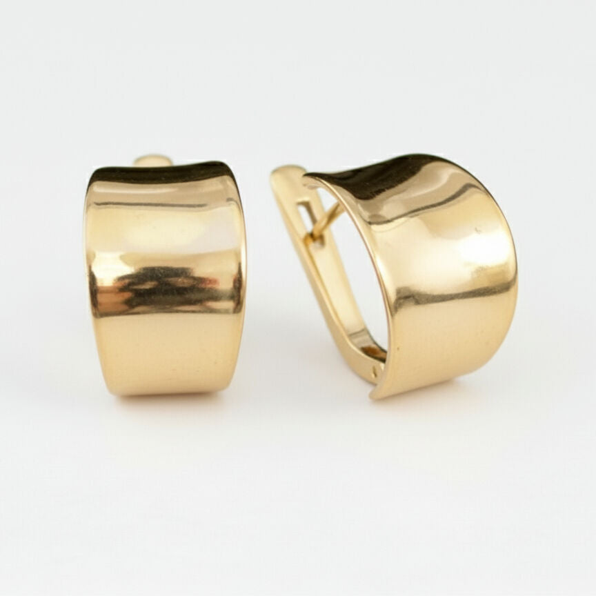 Chic Gold Half Hoop Earrings - Timeless 18k Gold Vermeil design, perfect for everyday use and exceptional gift-giving moments.