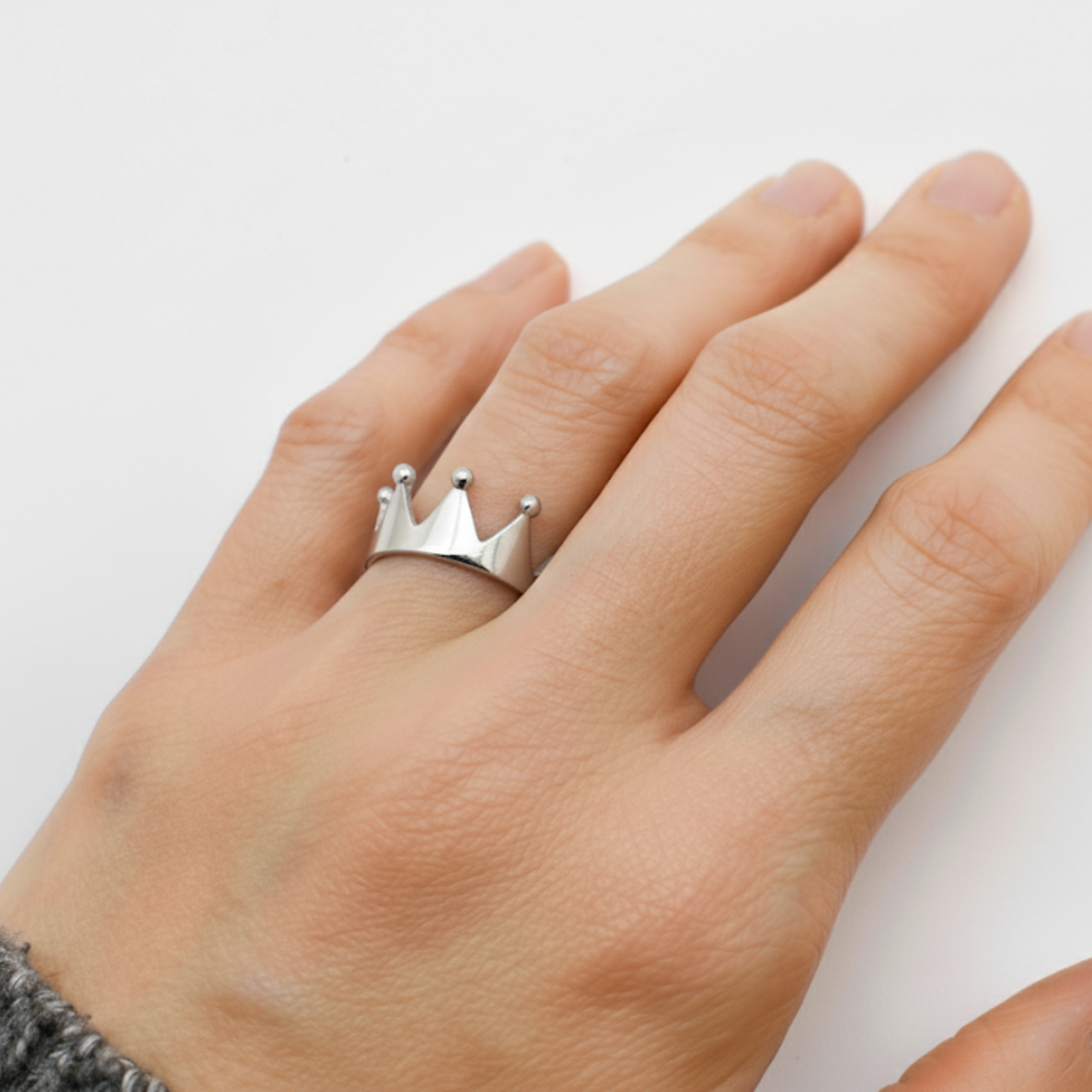 Crafted in luxurious 925 Sterling Silver, this piece is ideal for daily elegance and thoughtful gift-giving on special occasions.