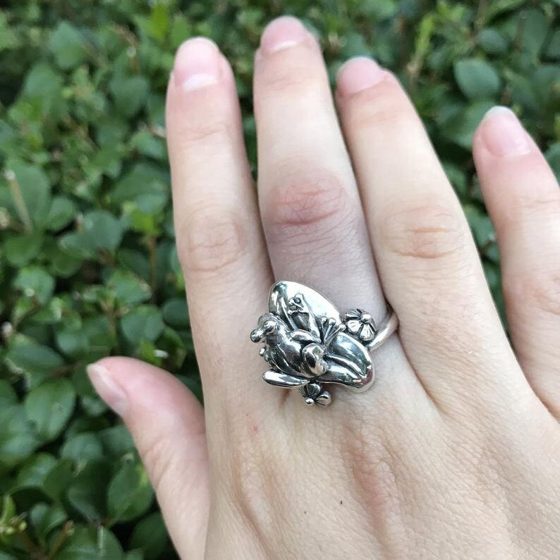 Silver Frog Ring, Frog on Lotus, Solid Silver Ring, Lucky Frog Ring, Statement Ring, Leaf Ring, Lotus Ring, Animal Ring, Heavy Silver Ring