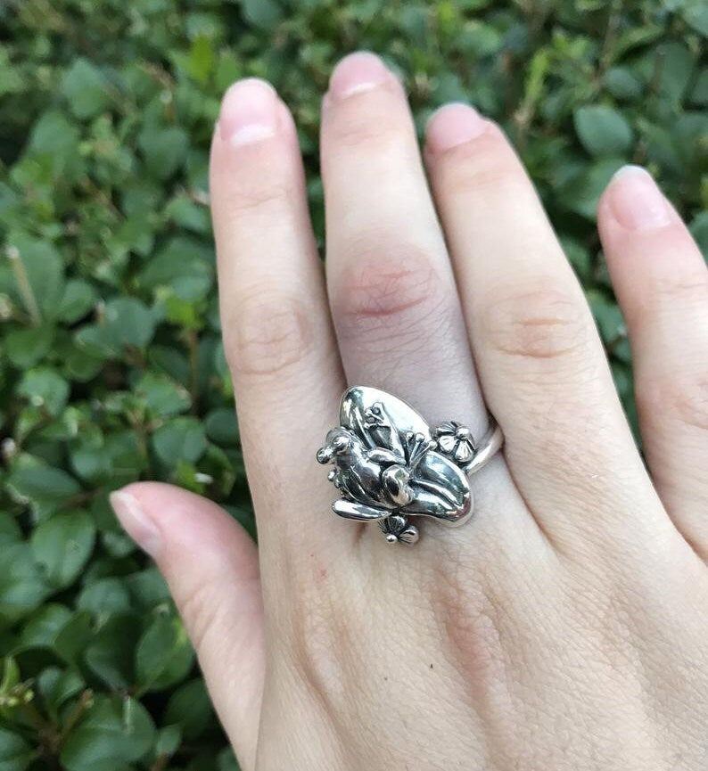 Silver Frog Ring, Frog on Lotus, Solid Silver Ring, Lucky Frog Ring, Statement Ring, Leaf Ring, Lotus Ring, Animal Ring, Heavy Silver Ring