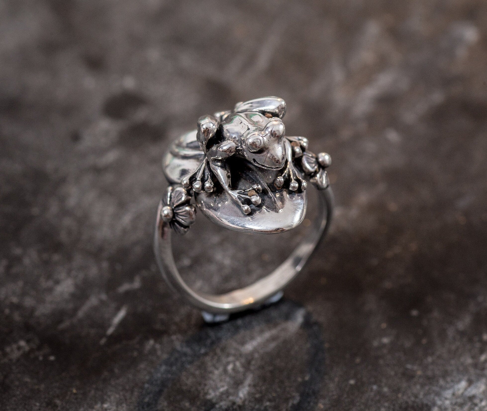 Silver Frog Ring, Frog on Lotus, Solid Silver Ring, Lucky Frog Ring, Statement Ring, Leaf Ring, Lotus Ring, Animal Ring, Heavy Silver Ring