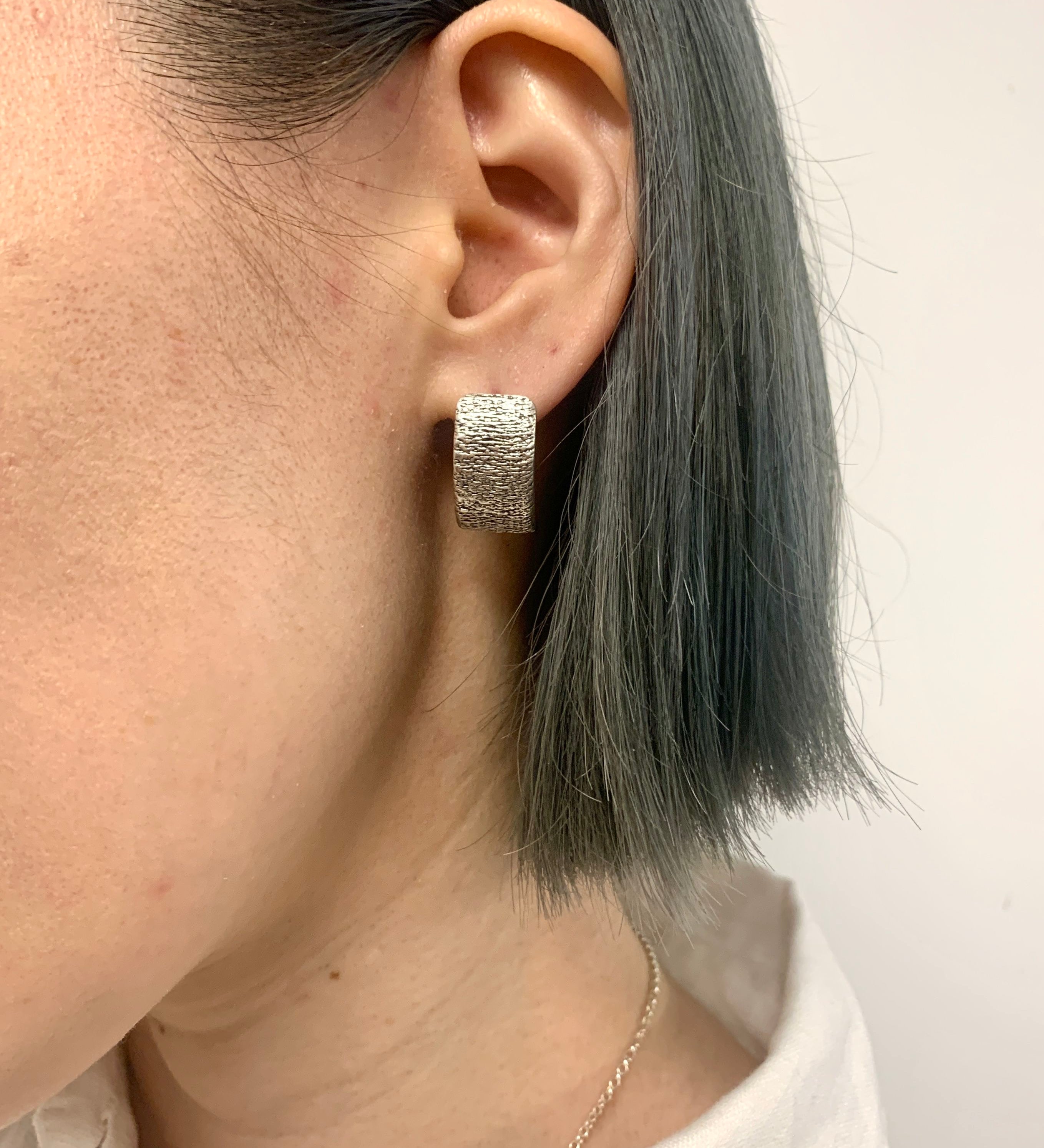 Silver Hoop Earrings, Textured Earrings, Thick Earrings, Wide Earrings, Curved Earrings, Hoop Earrings, Silver Earrings, 925 Solid Silver