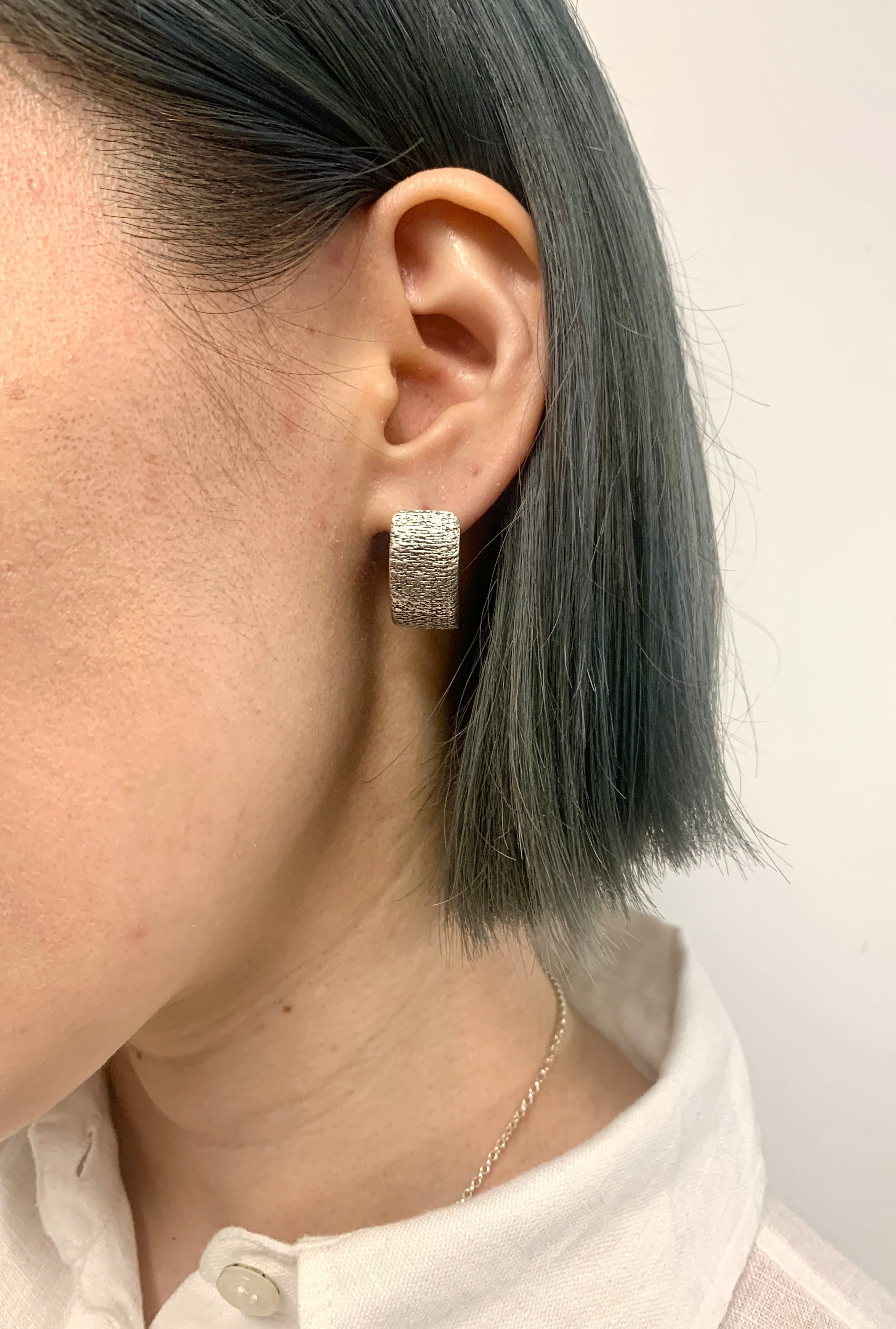 Silver Hoop Earrings, Textured Earrings, Thick Earrings, Wide Earrings, Curved Earrings, Hoop Earrings, Silver Earrings, 925 Solid Silver