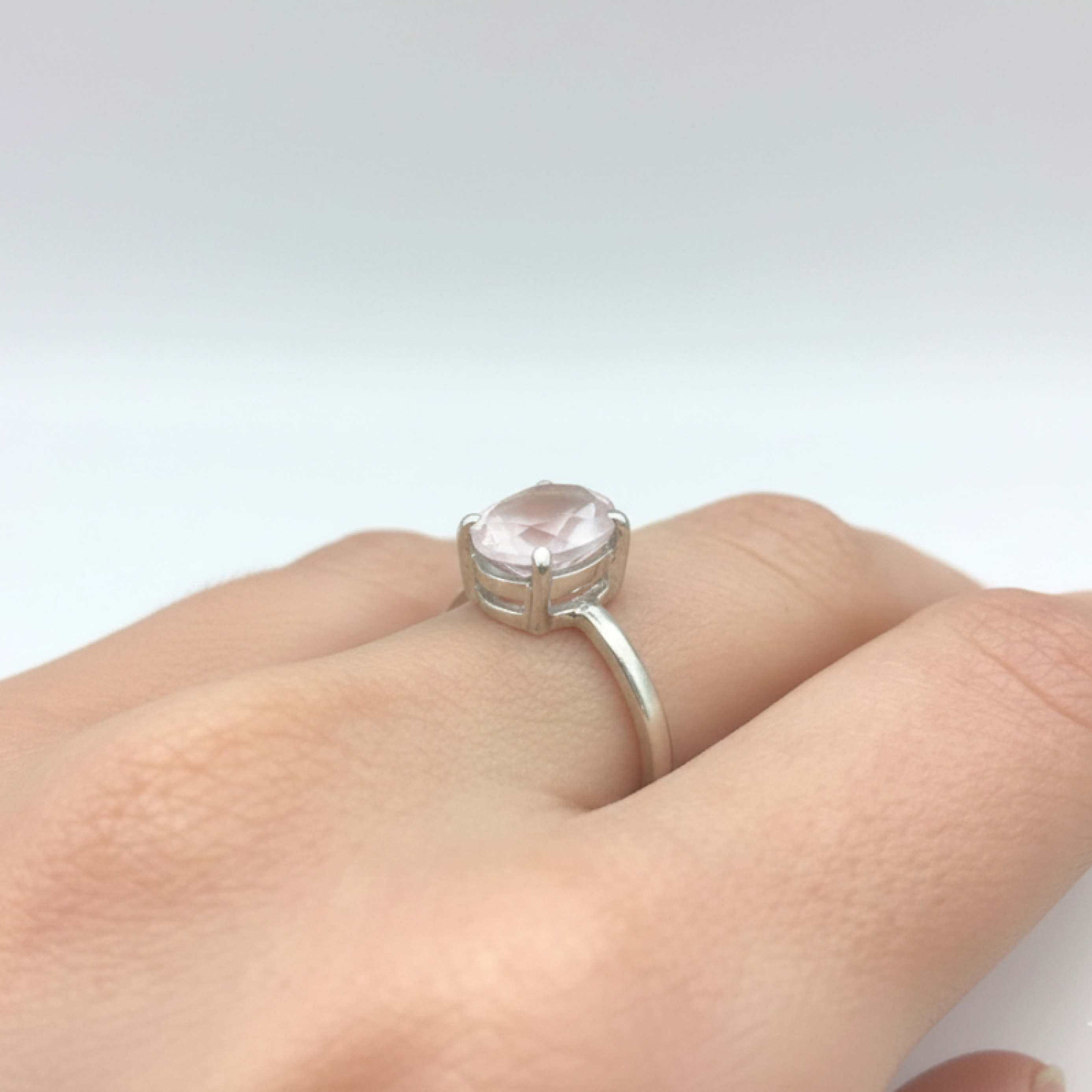 Stylish Rose Quartz Ring - Minimalist Pink Oval in 925 Sterling Silver, perfect for everyday elegance and thoughtful gifting.