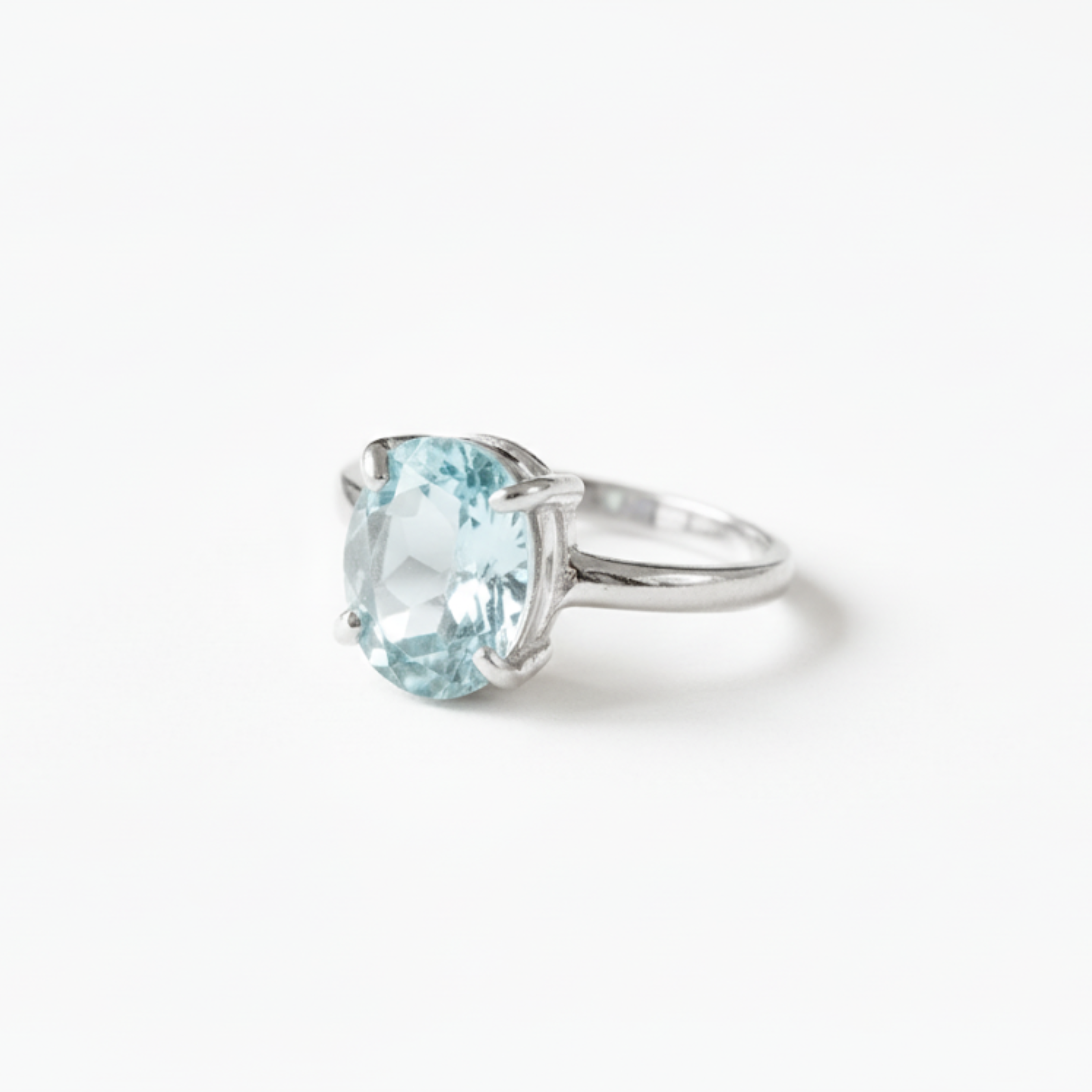 Vintage Oval Blue Topaz Ring in 925 Sterling Silver - Sky Blue Solitaire, perfect for gifting and everyday elegance.