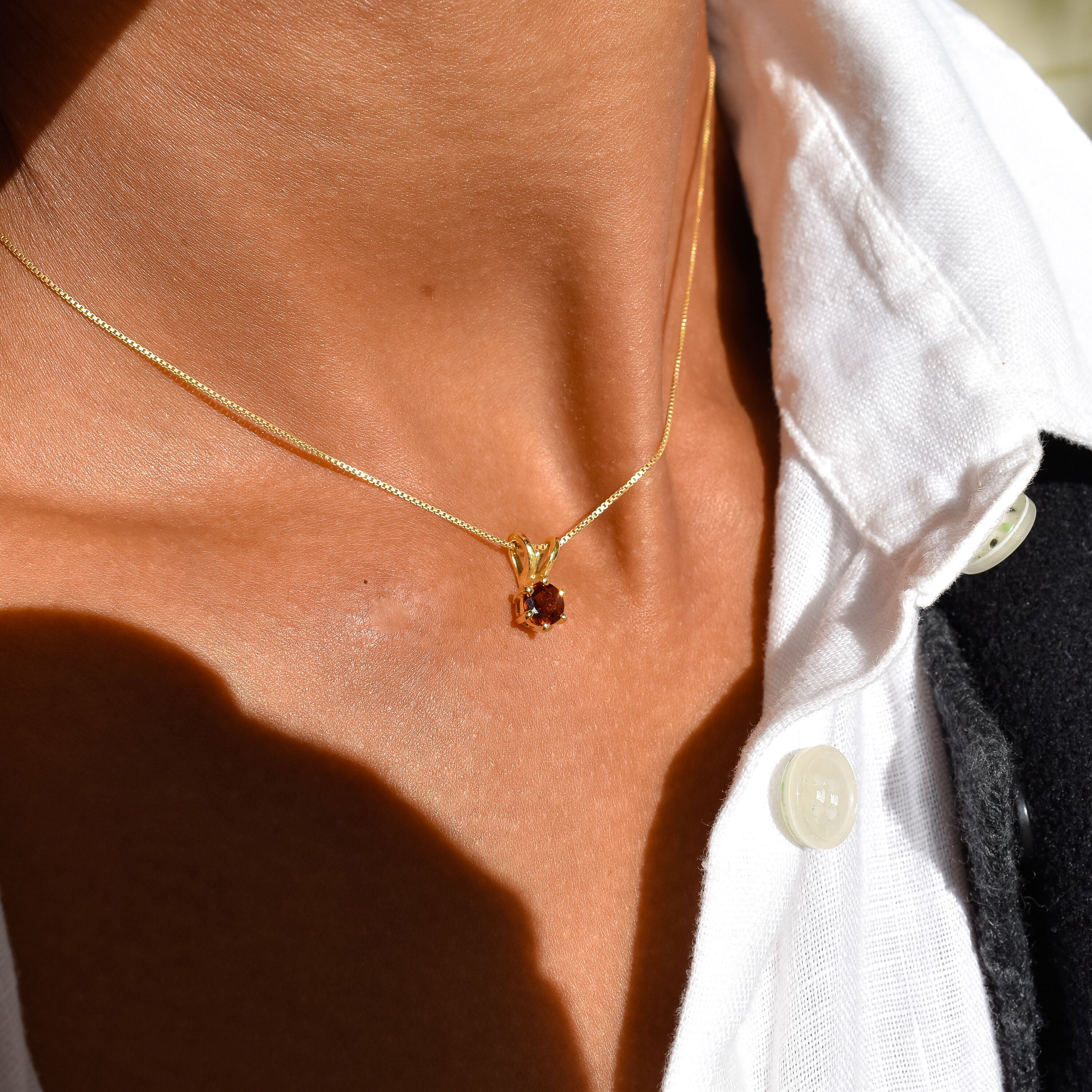 Gold Garnet Pendant, Gold Dainty Pendant, Natural Garnet, Gold Anniversary Gift, Christmas Gift, Trendy Necklace, Gold Minimalist Necklace