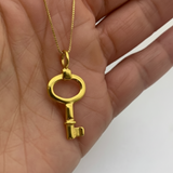 Gold Key Necklace - Chic Vintage Pendant in 18k Gold Vermeil. Ideal daily accessory and a memorable gift for loved ones.