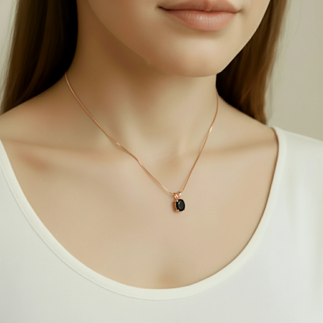 Onyx Rose Gold Necklace - Minimalist design with a black onyx pendant in rose gold, perfect for daily elegance and gifting.