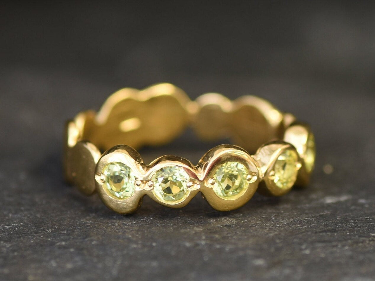 Gold Peridot Ring, Natural Peridot, August Birthstone, Gold Bubble Band, Green Stone Band, Green Boho Band, Gold Plated Ring, Gold Vermeil