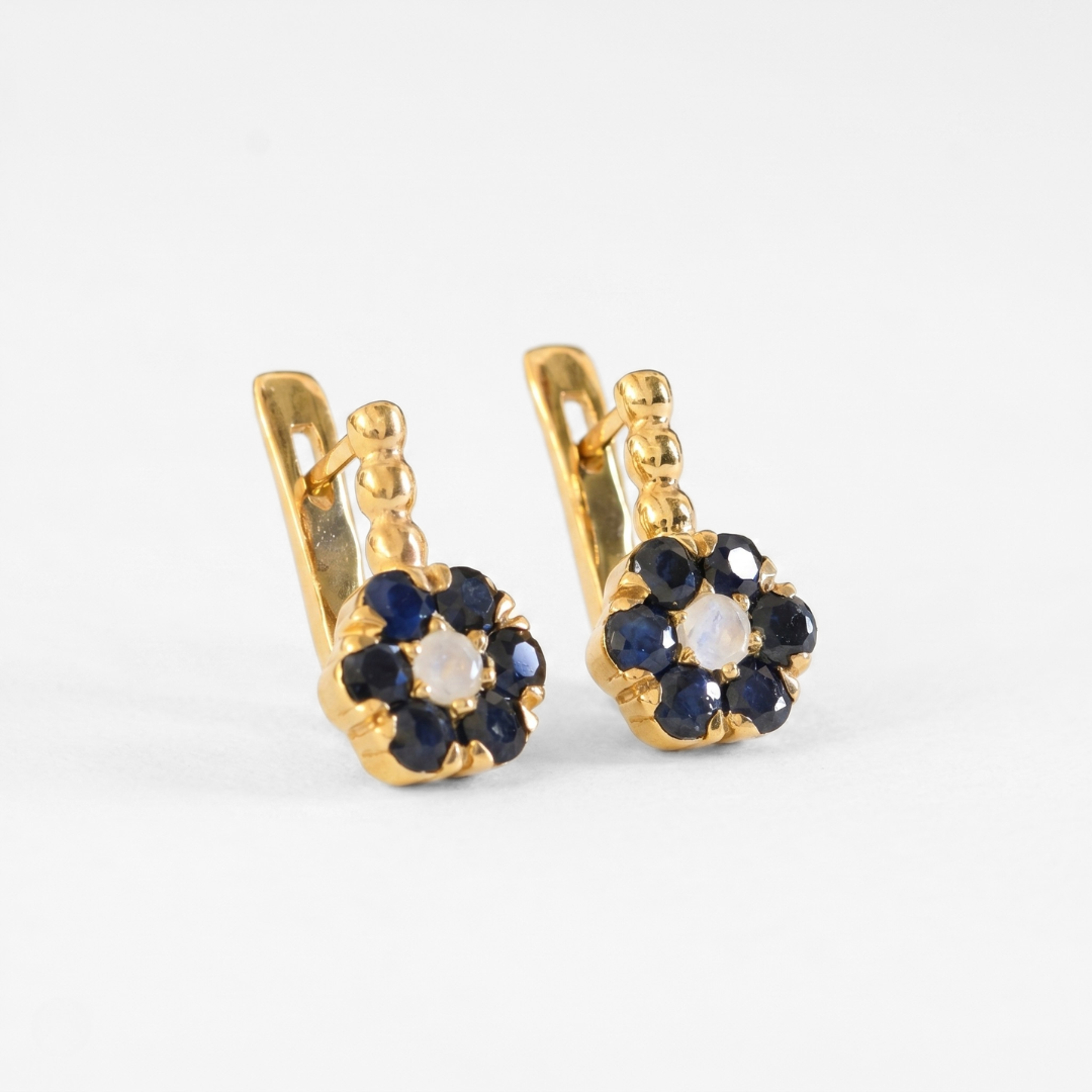 Flower Sapphire Earrings, Natural Sapphire Earrings, September Birthstone Earrings made in 18k Gold Vermeil. Ideal for everyday wear and perfect for birthday gifting and special occasions.