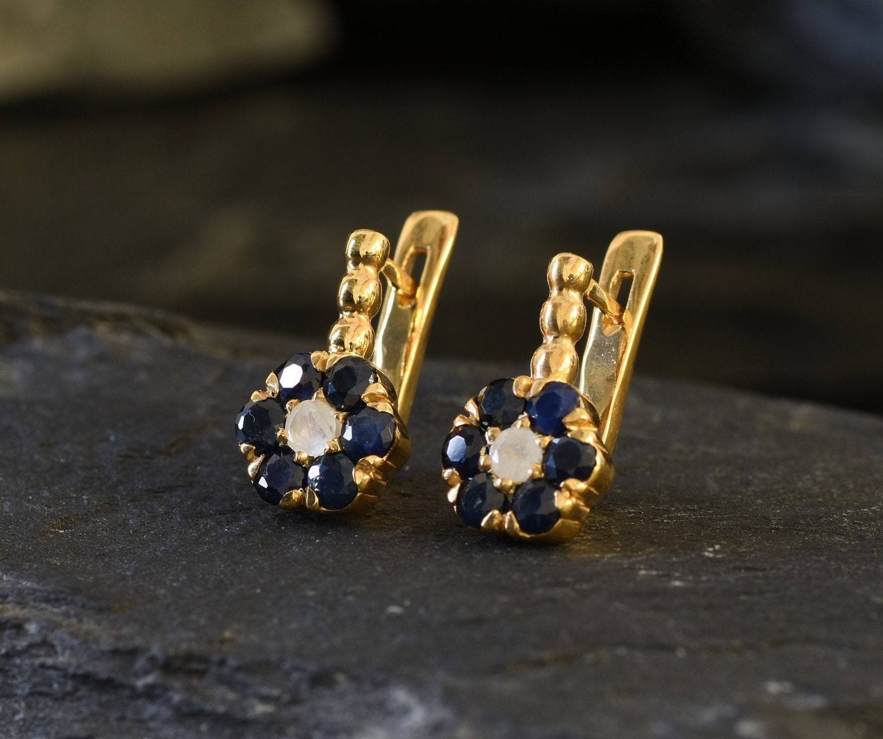 Flower Sapphire Earrings, Natural Sapphire Earrings, September Birthstone Earrings made in 18k Gold Vermeil. Ideal for everyday wear and perfect for birthday gifting and special occasions.