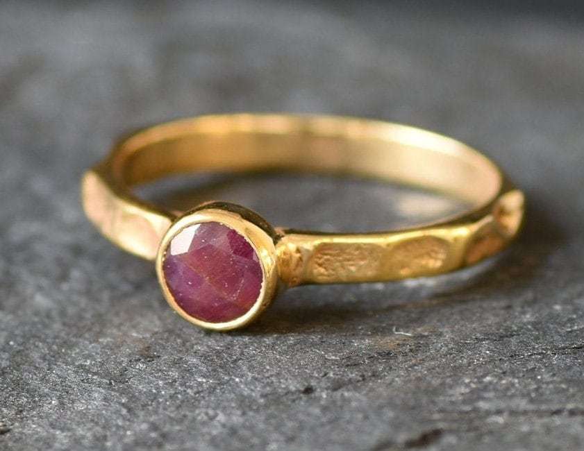 Gold Ruby Ring, Created Ruby, Ruby Solitaire Ring, Round Ruby Ring, Ruby Promise Ring, Created Ruby Ring, Red Stone Ring, Hammered Band, 18K