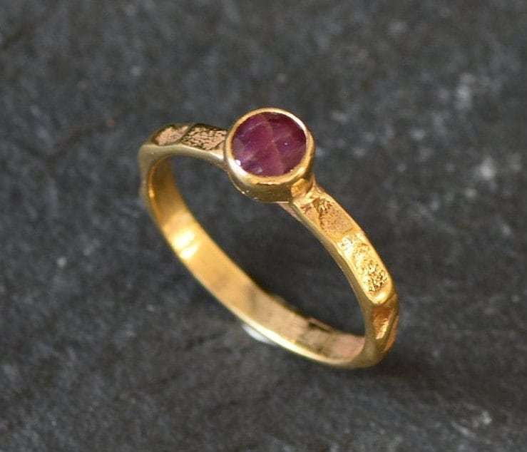 Gold Ruby Ring, Created Ruby, Ruby Solitaire Ring, Round Ruby Ring, Ruby Promise Ring, Created Ruby Ring, Red Stone Ring, Hammered Band, 18K