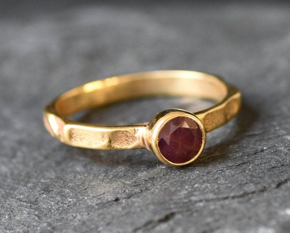 Gold Ruby Ring, Created Ruby, Ruby Solitaire Ring, Round Ruby Ring, Ruby Promise Ring, Created Ruby Ring, Red Stone Ring, Hammered Band, 18K