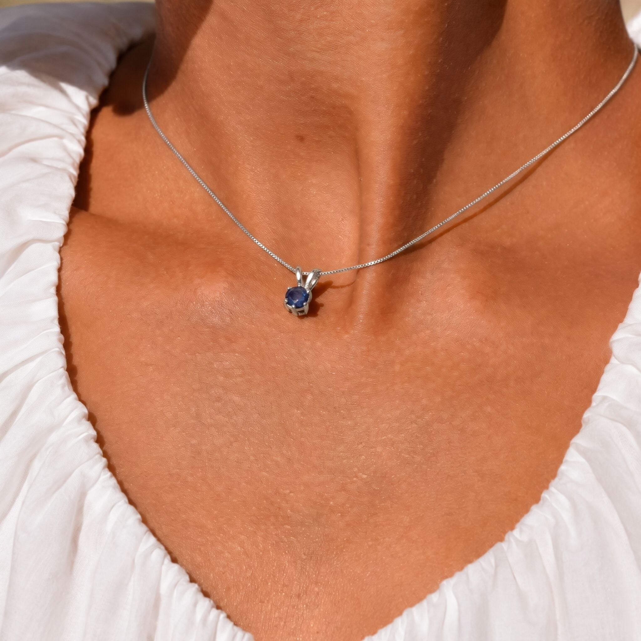 Charming Sapphire Pendant Necklace in 925 Sterling Silver - The ideal gift for birthdays and memorable celebrations.