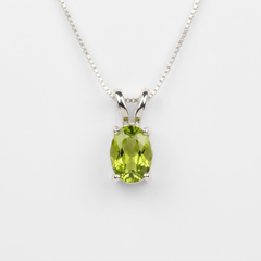 Peridot Necklace - Minimalist Oval Necklace - Dainty Green Pendant